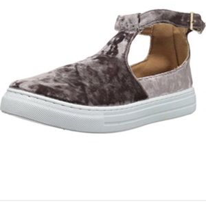 🆕 Qupid mauve velvet crush Shoes new